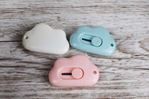 Liten paketkniv finns i 3 olika färger