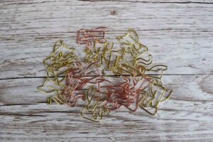 Pappersklämma/gem Sittande katt